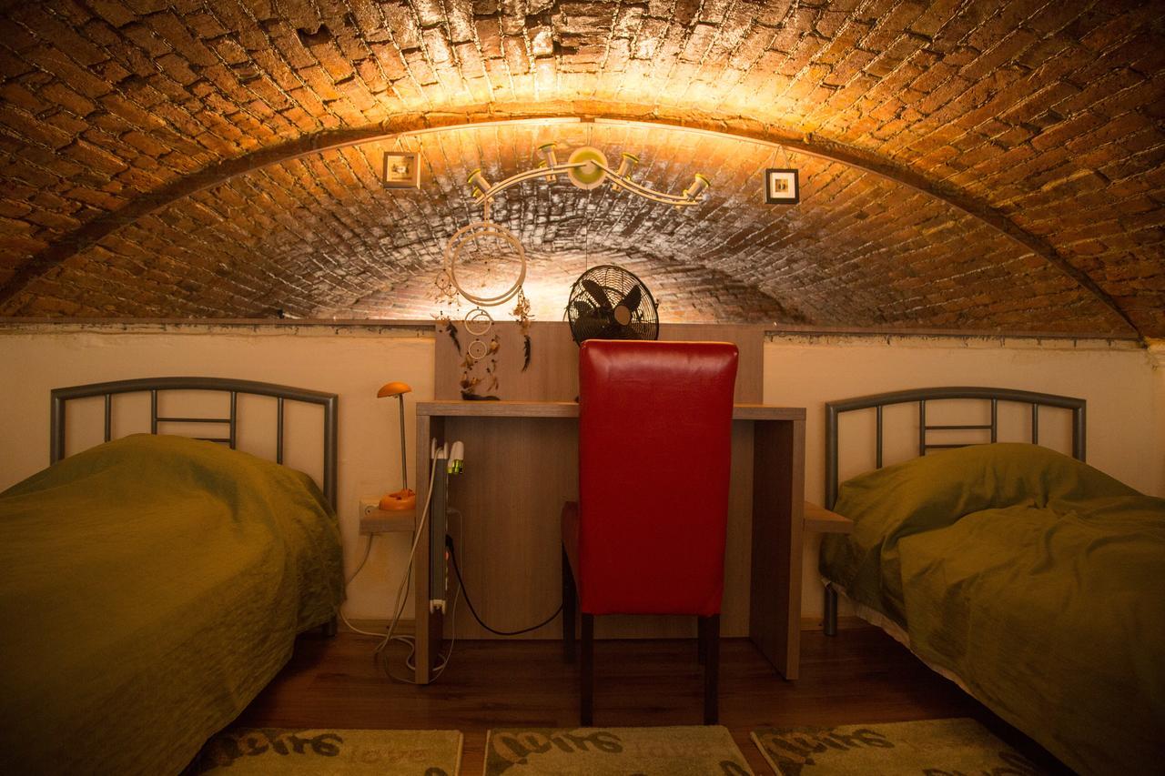 Downtown Studio Oradea Buitenkant foto
