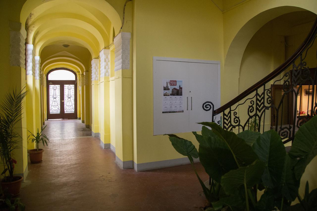 Downtown Studio Oradea Buitenkant foto